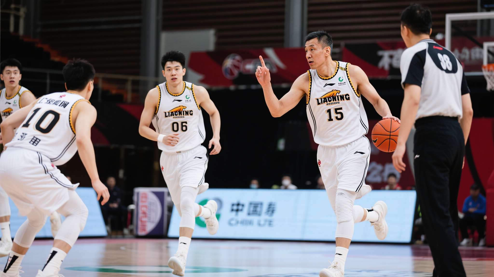 视频:以退为进、以快制慢、以老带新,国足开门红背后的制胜之道 视频:以退为进、以快制慢、以老带新,国足开门红背后的制胜之道